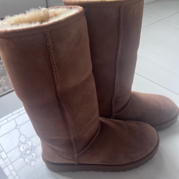 UGG Classic Tall II Sheepskin Boots in Chestnut Color Size 7 - Picture 6 of 10